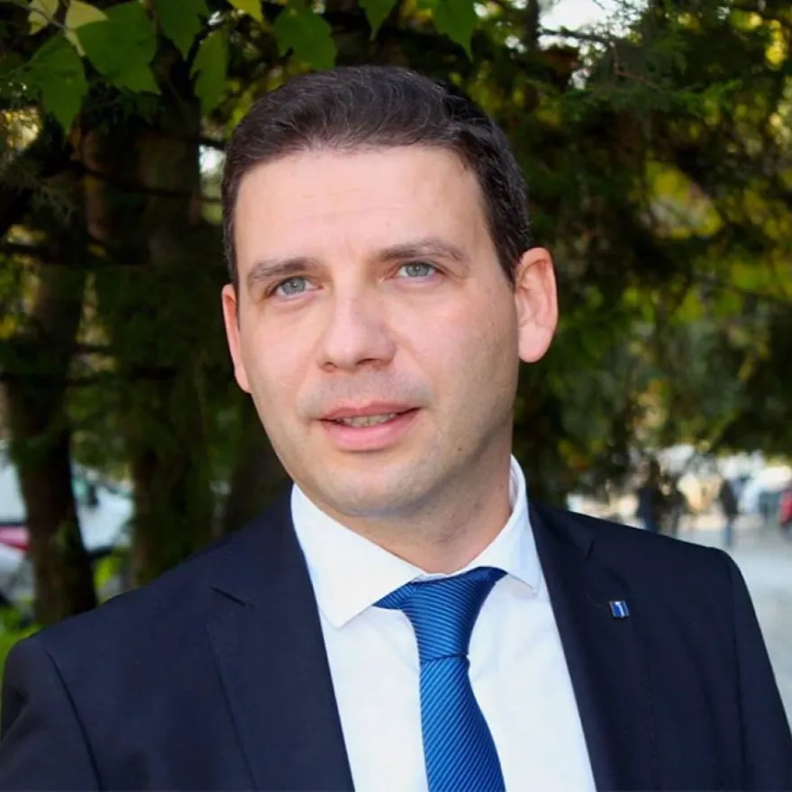 Маг. Светослав Младенов