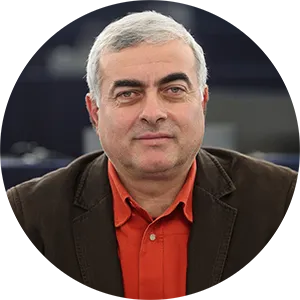 Nikos Chrysogelos