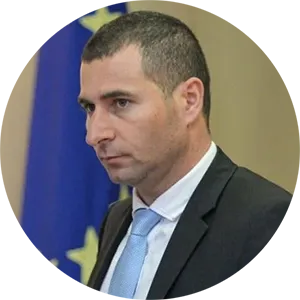 Петьо Иванов